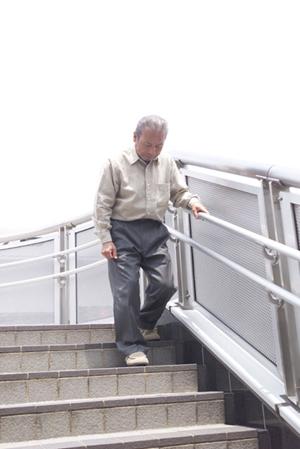 診査診断を行うインプラント治療